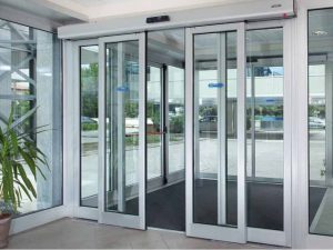 درب شیشهای اتوماتیک تلسکوپی